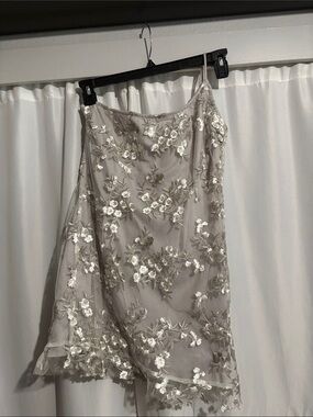 Lucy in the Sky One-Shoulder Lace Appliqué Dress in Taupe and Ivory